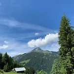 Le Roitelet Отель Шатель